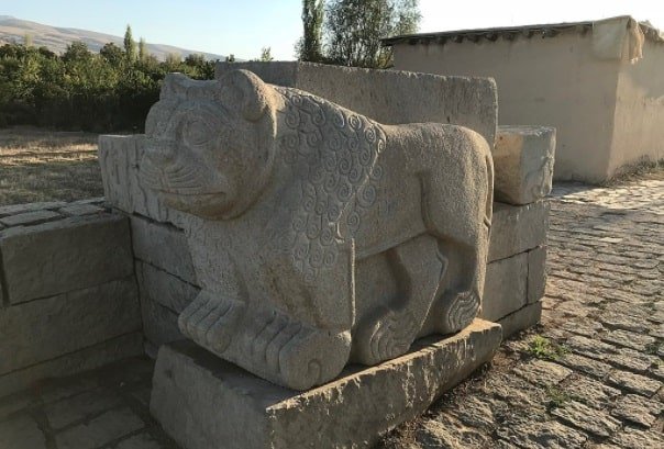 Estatua de león Arslantepe